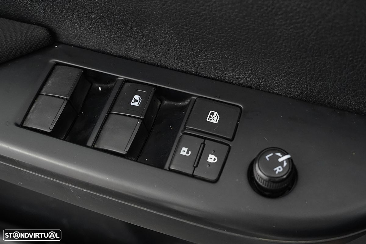 Toyota Hilux 2.4 D-4D 4WD CD CM - 18