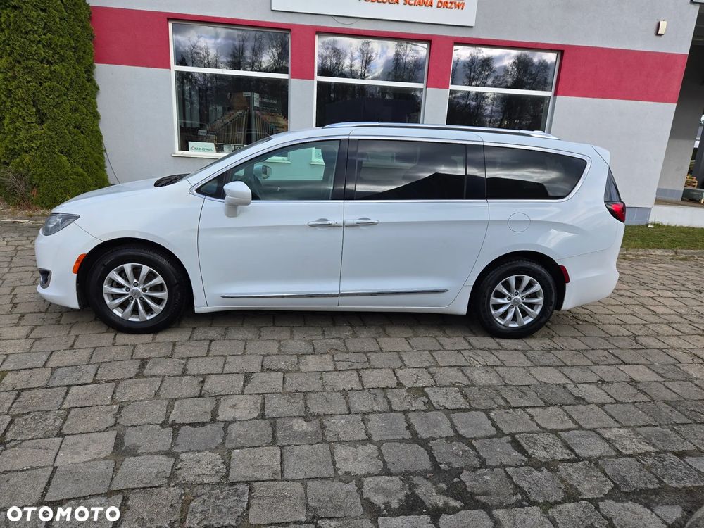 Chrysler Pacifica - 15