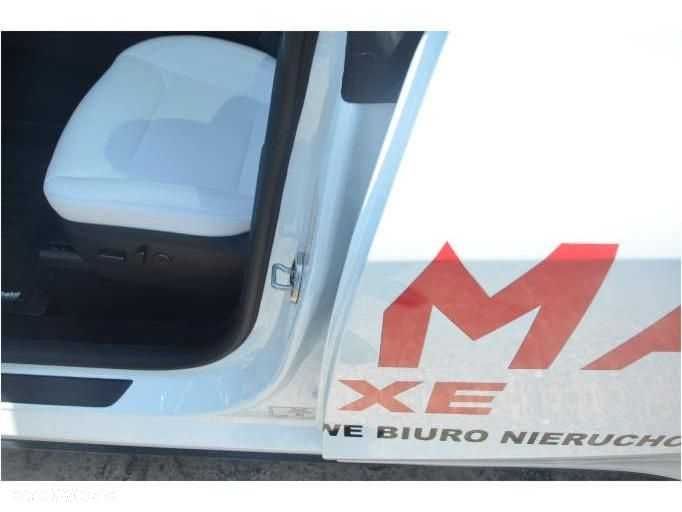 Tesla Y Long Range RWD - 39