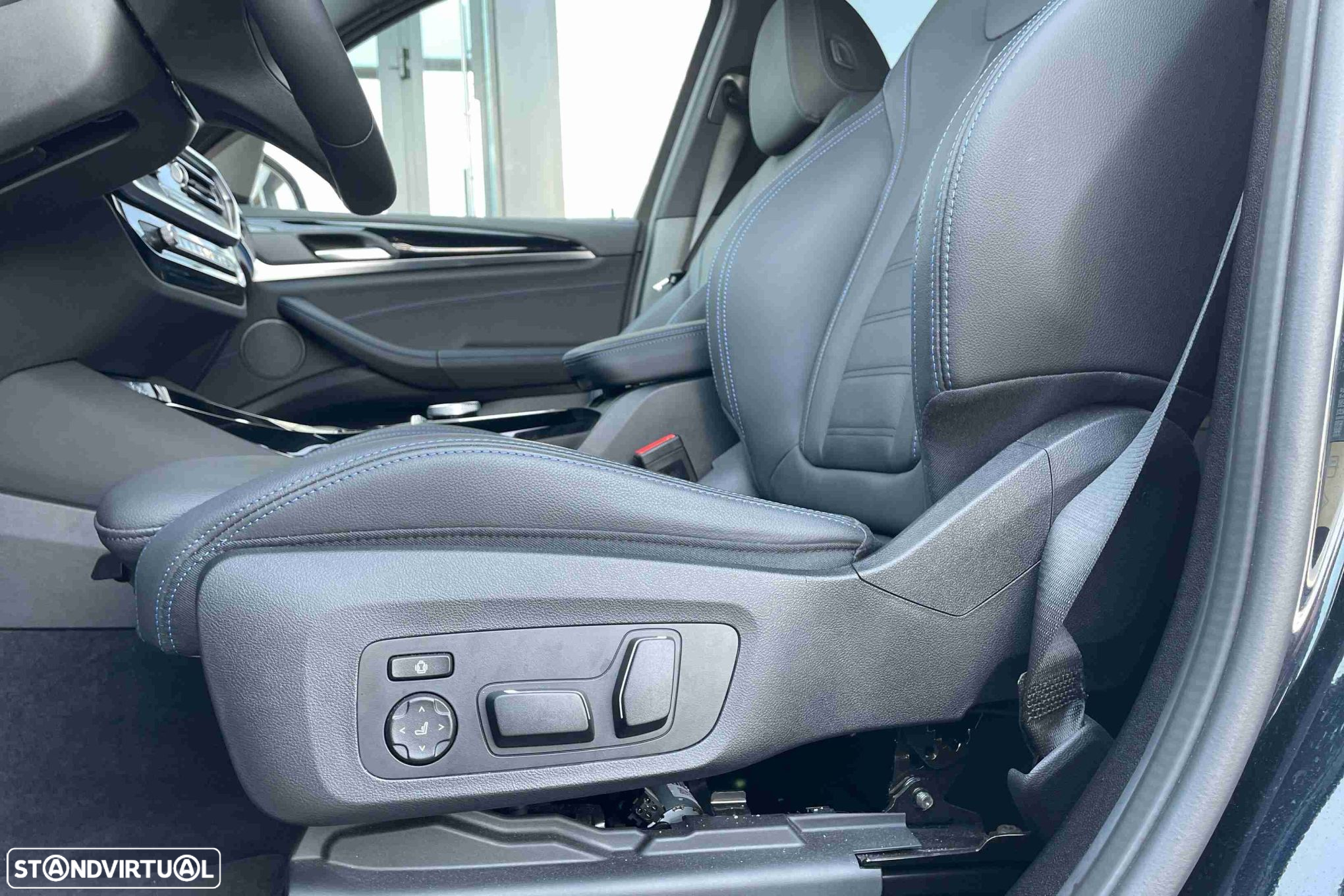 BMW iX3 - 13