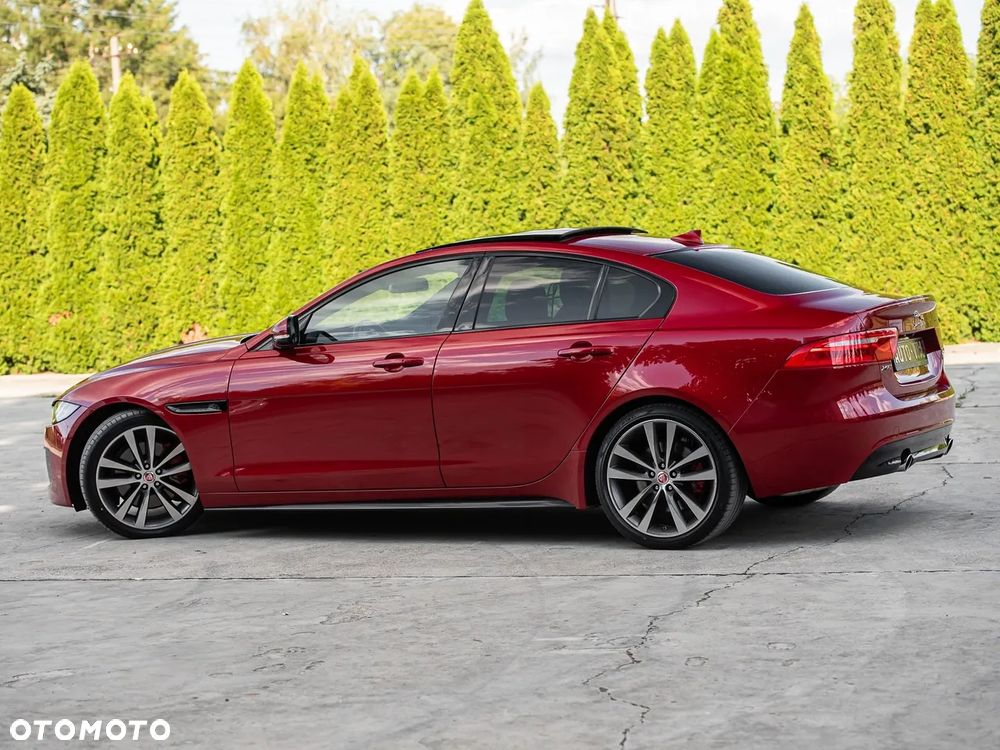 Jaguar XE - 10