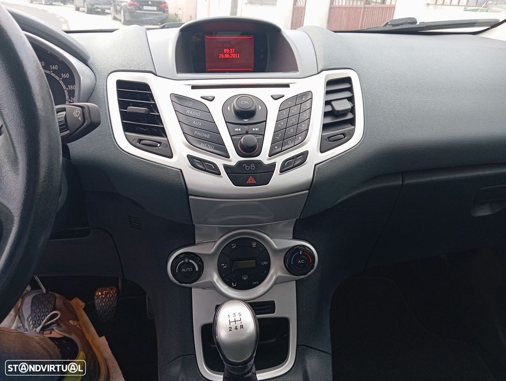 Ford Fiesta 1.25 Techno - 10