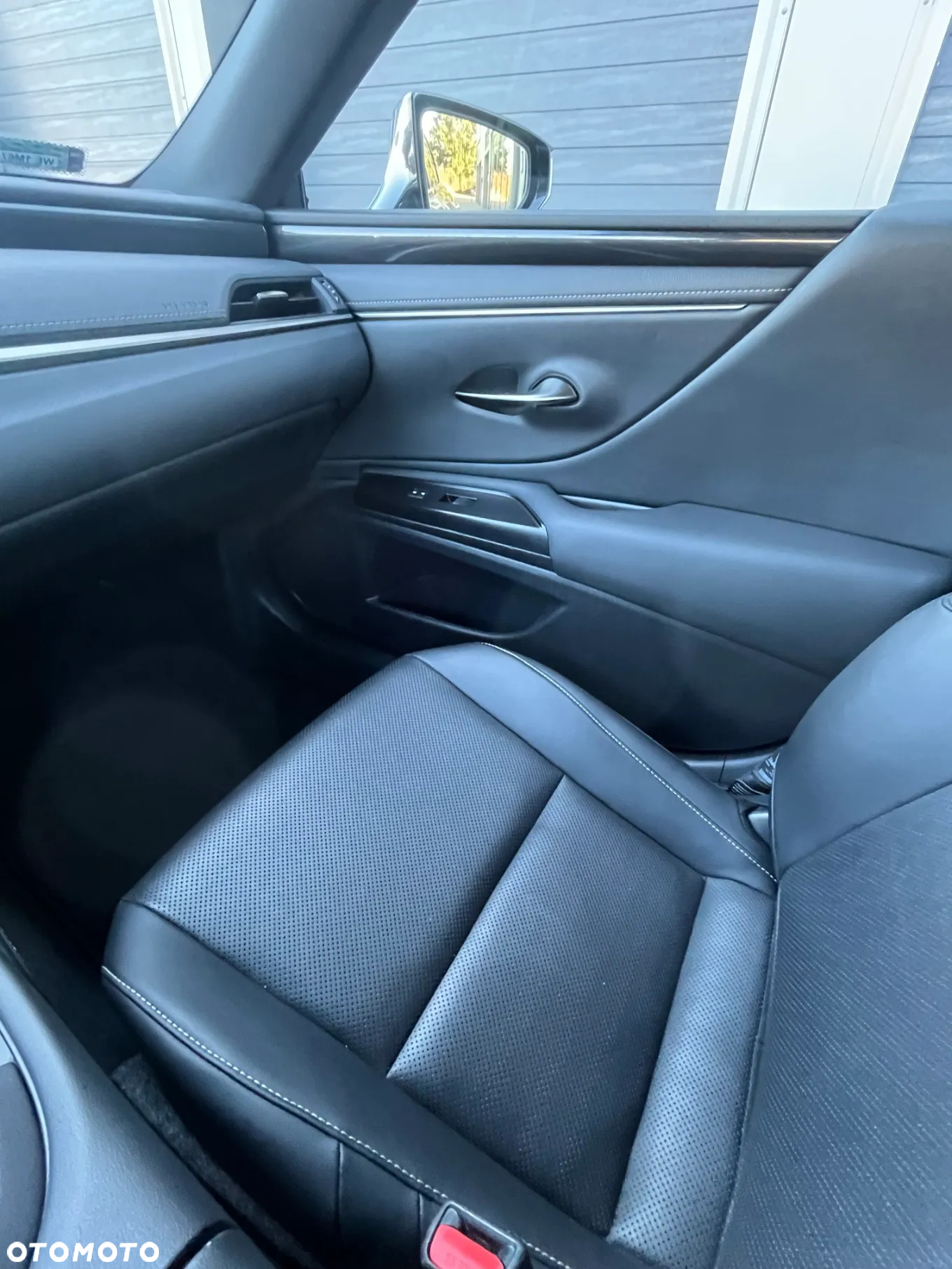 Lexus ES 300h Business Edition - 13