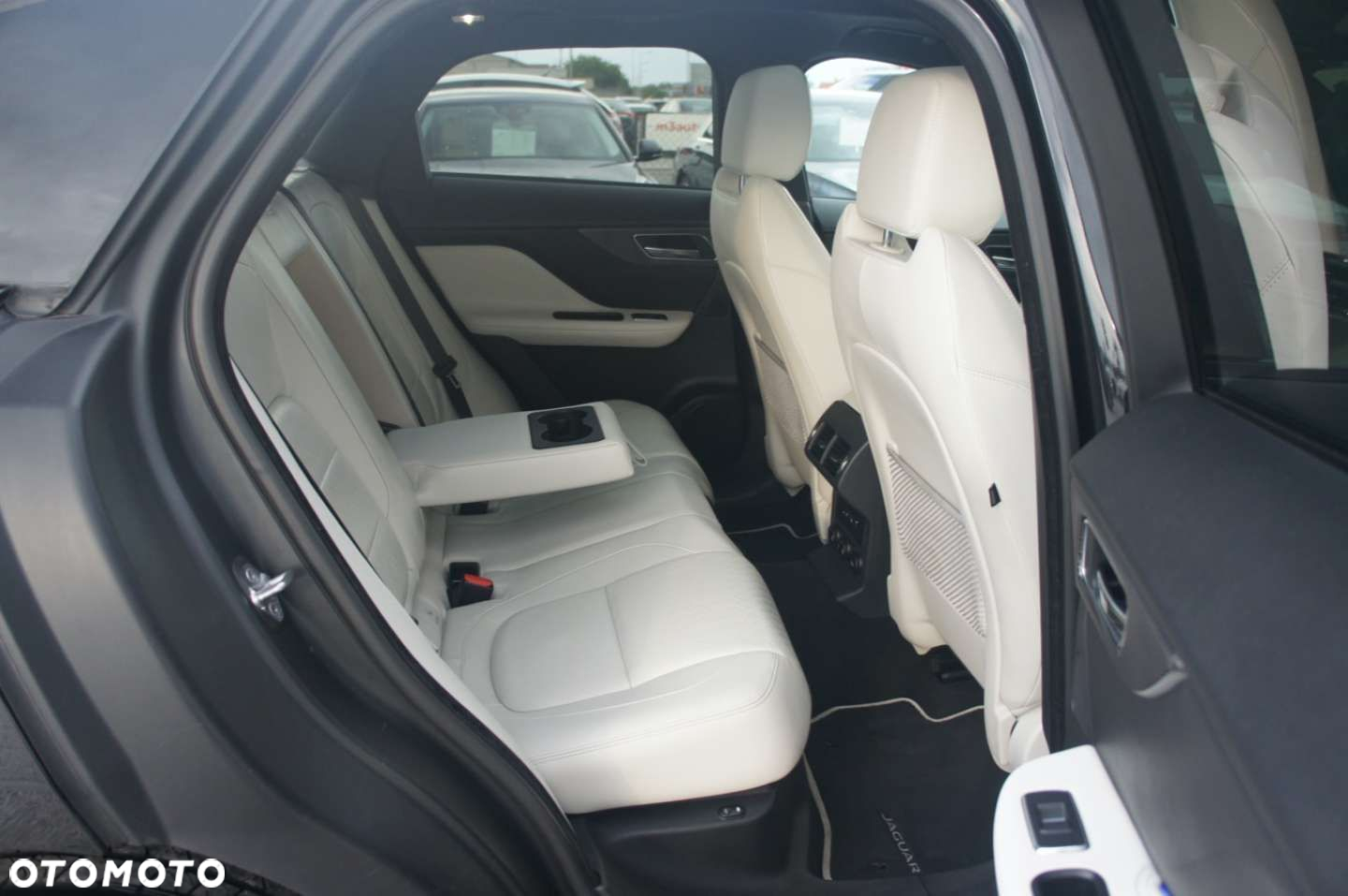 Jaguar F-Pace - 18