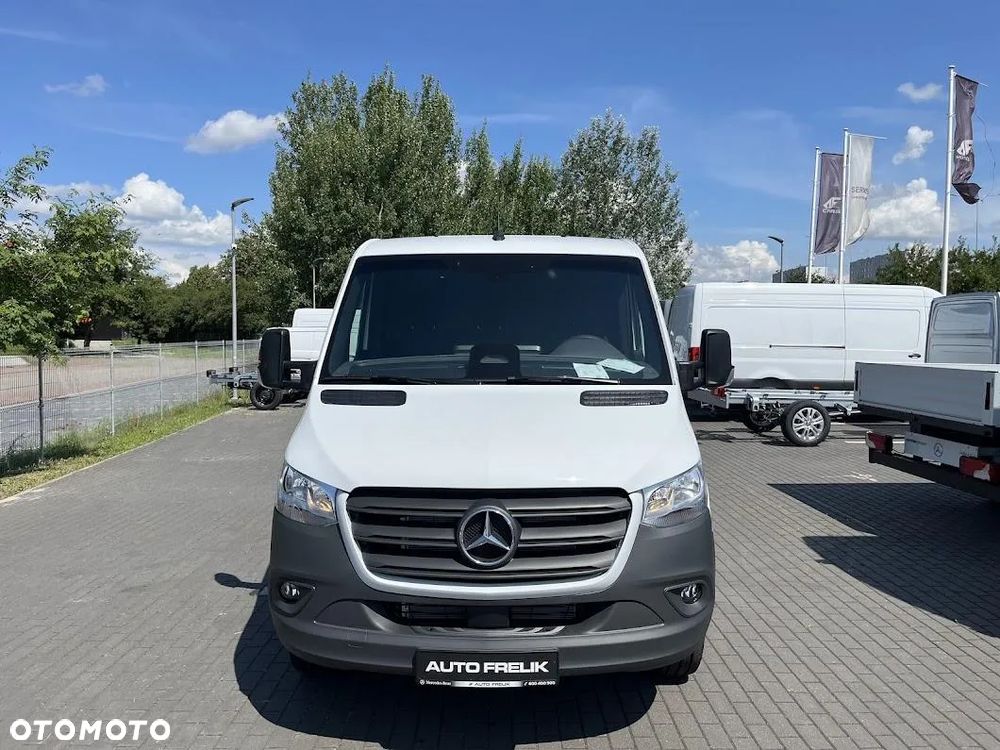 Mercedes-Benz Sprinter - 2