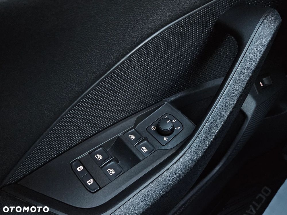 Skoda Octavia 2.0 TDI SCR Ambition DSG - 32