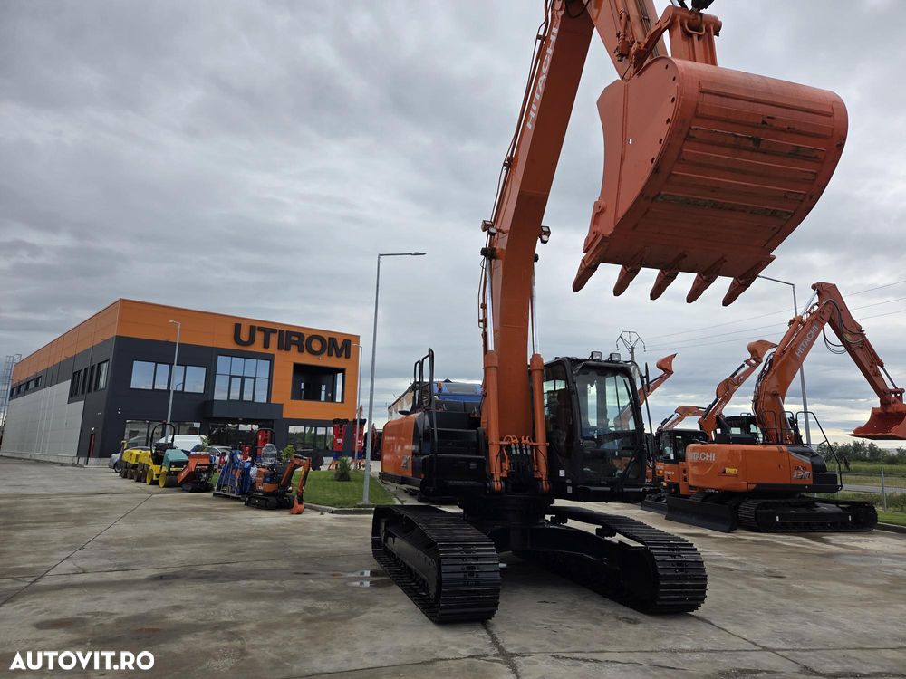Hitachi ZX250-7, 27,6t, 2020, 6.815h, latime 2,99m, cupa NOUA 1,55mc, lant si papuci NOI, inst picon si inst rotire pe brate, camera spate, camere laterale, gresare automata, ad sapare 7m, ridica 15t, consum 13,1l/h, revizii facute, leasing 4ani-99.000 Eur+t - 8