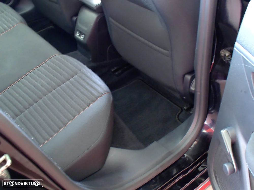 Peugeot e-208 - 11
