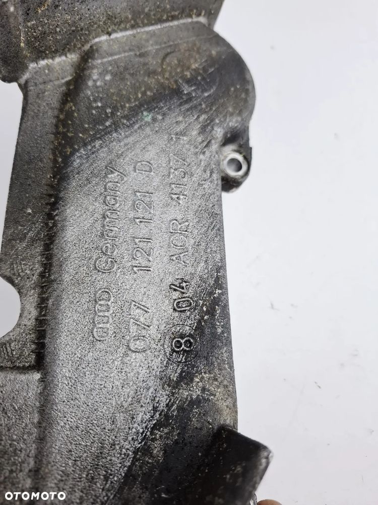 Obudowa Termostatu 3.7 4.2 Audi VW 077121121D - 5