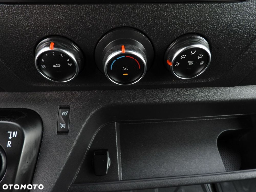 Renault MASTER FURGON BRYGADÓWKA 7 MIEJSC TEMPOMAT NAWIGACJA LEDY AUTOMAT  KLIMATYZACJA  180KM - 34