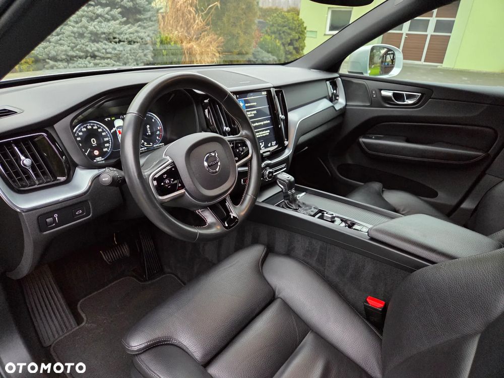 Volvo XC 60 D4 Momentum Pro - 20