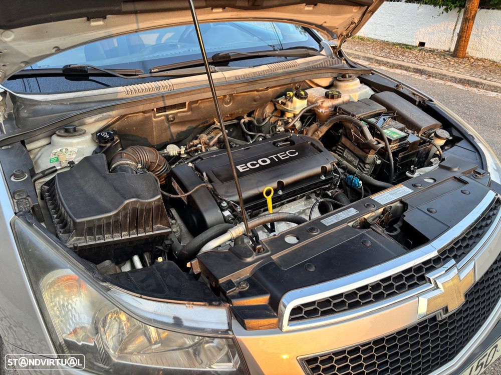 Chevrolet Cruze 1.6 LS - 13