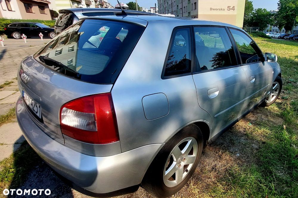 Audi A3 Sportback 1.8 Ambition - 4