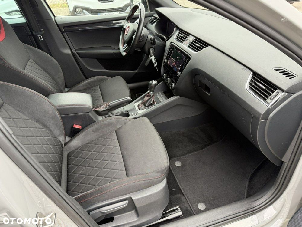 Skoda Octavia Combi 2.0 TDI DSG RS - 14