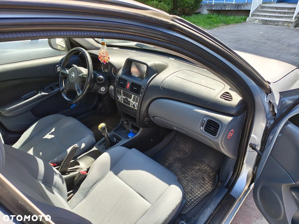 Nissan Almera 1.8 Tekna - 1