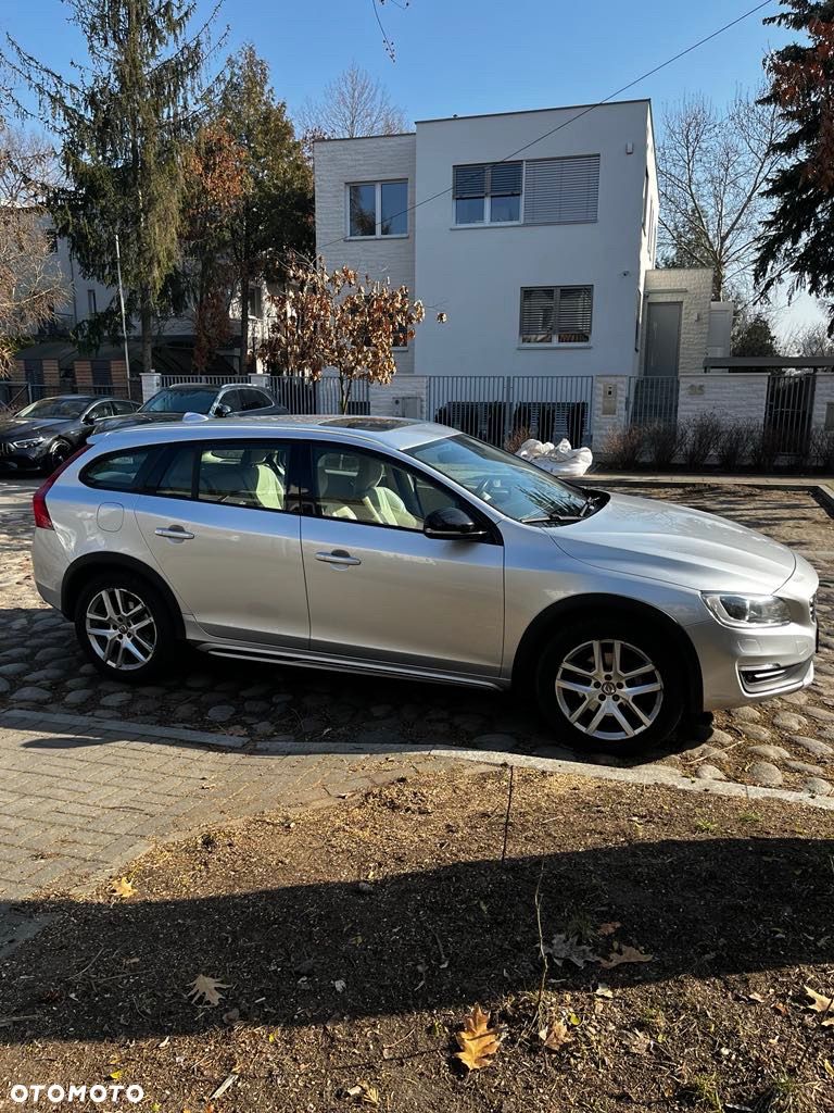 Volvo V60 Cross Country D3 Drive-E Summum - 1