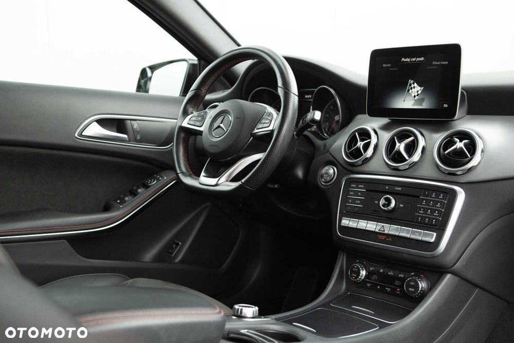 Mercedes-Benz GLA 220 4-Matic AMG Line - 24