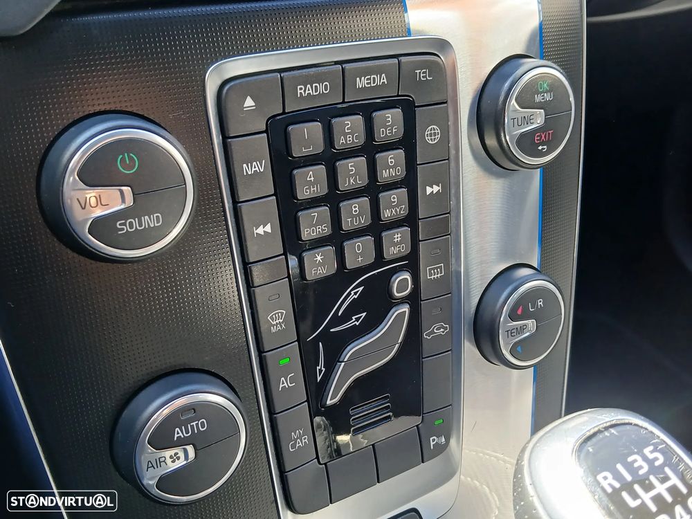 Volvo V40 1.6 D2 R-Design - 33