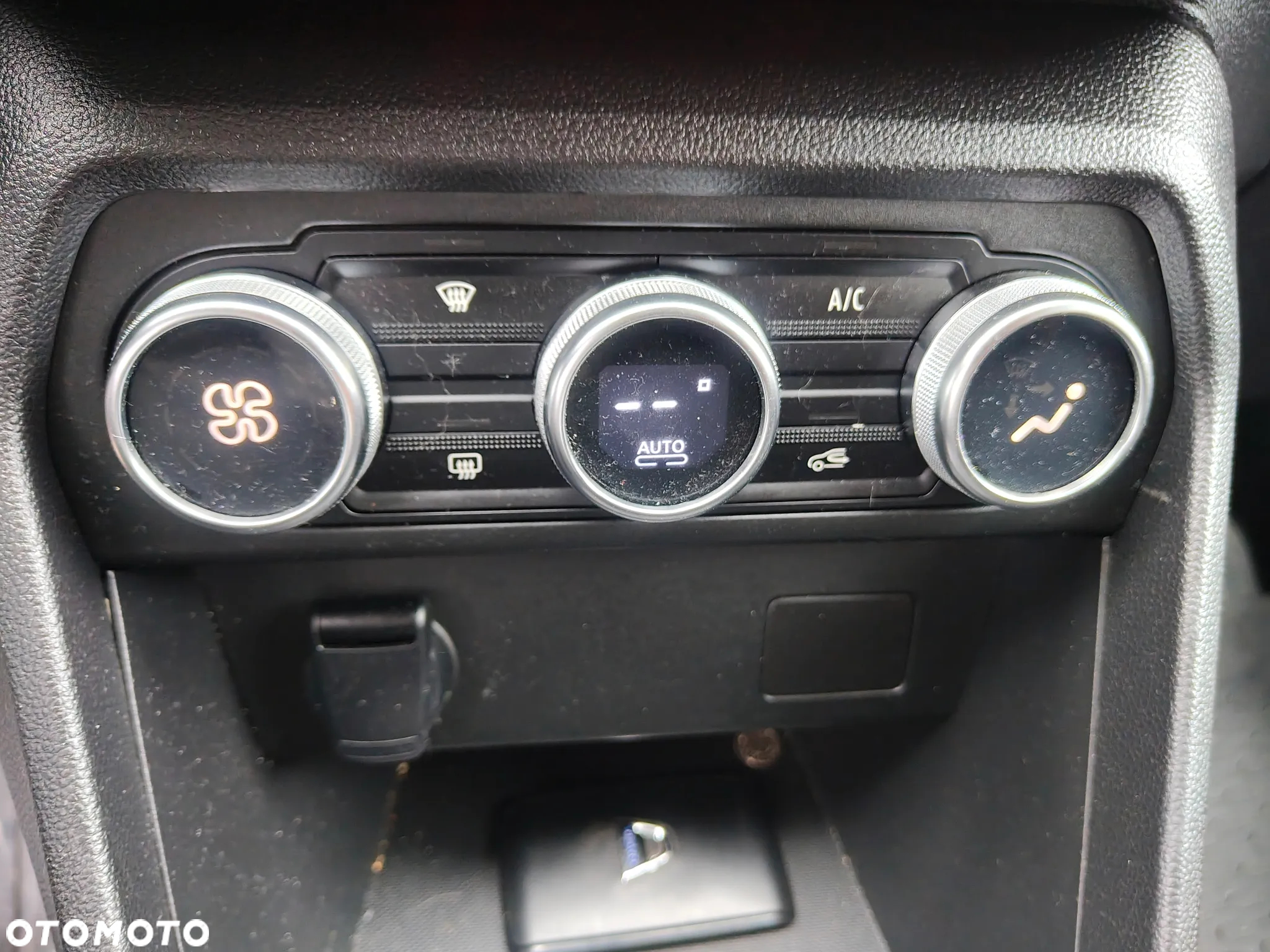 Dacia Jogger 1.0 TCe SL Extreme 7os - 12
