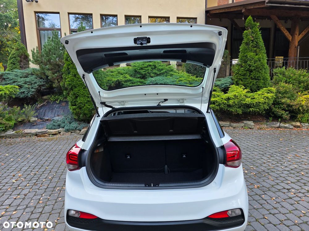 Hyundai i20 blue 1.2 Classic - 24