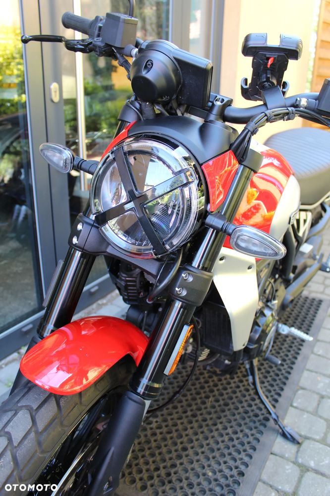 Ducati Scrambler - 12