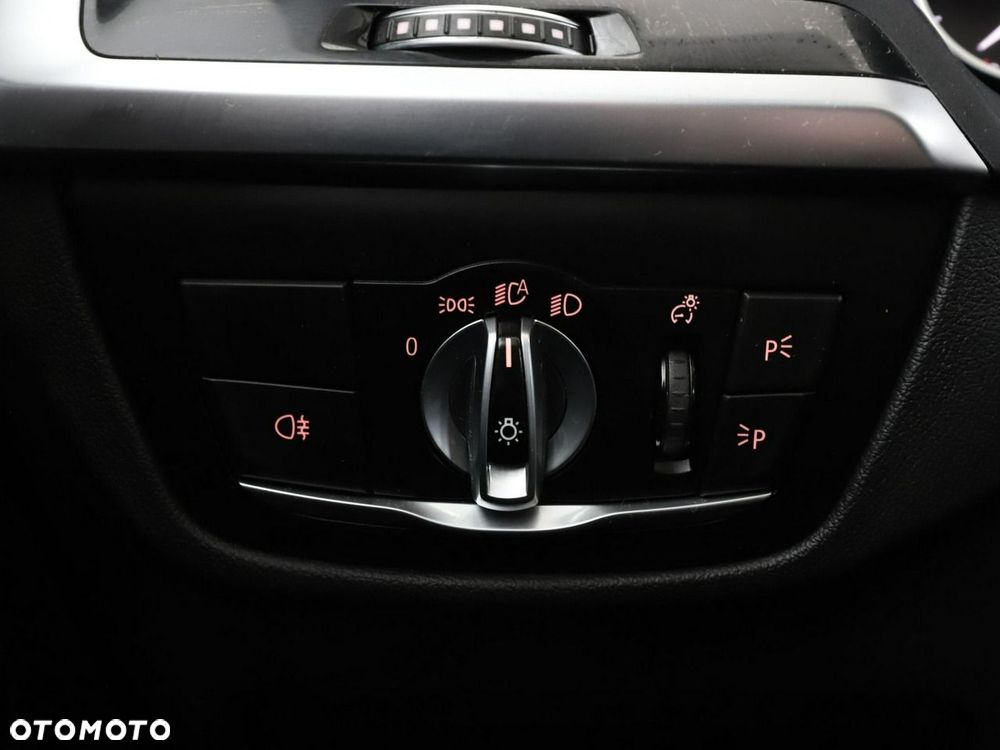 BMW X3 xDrive20d Advantage - 34