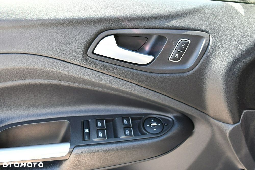 Ford Kuga - 36