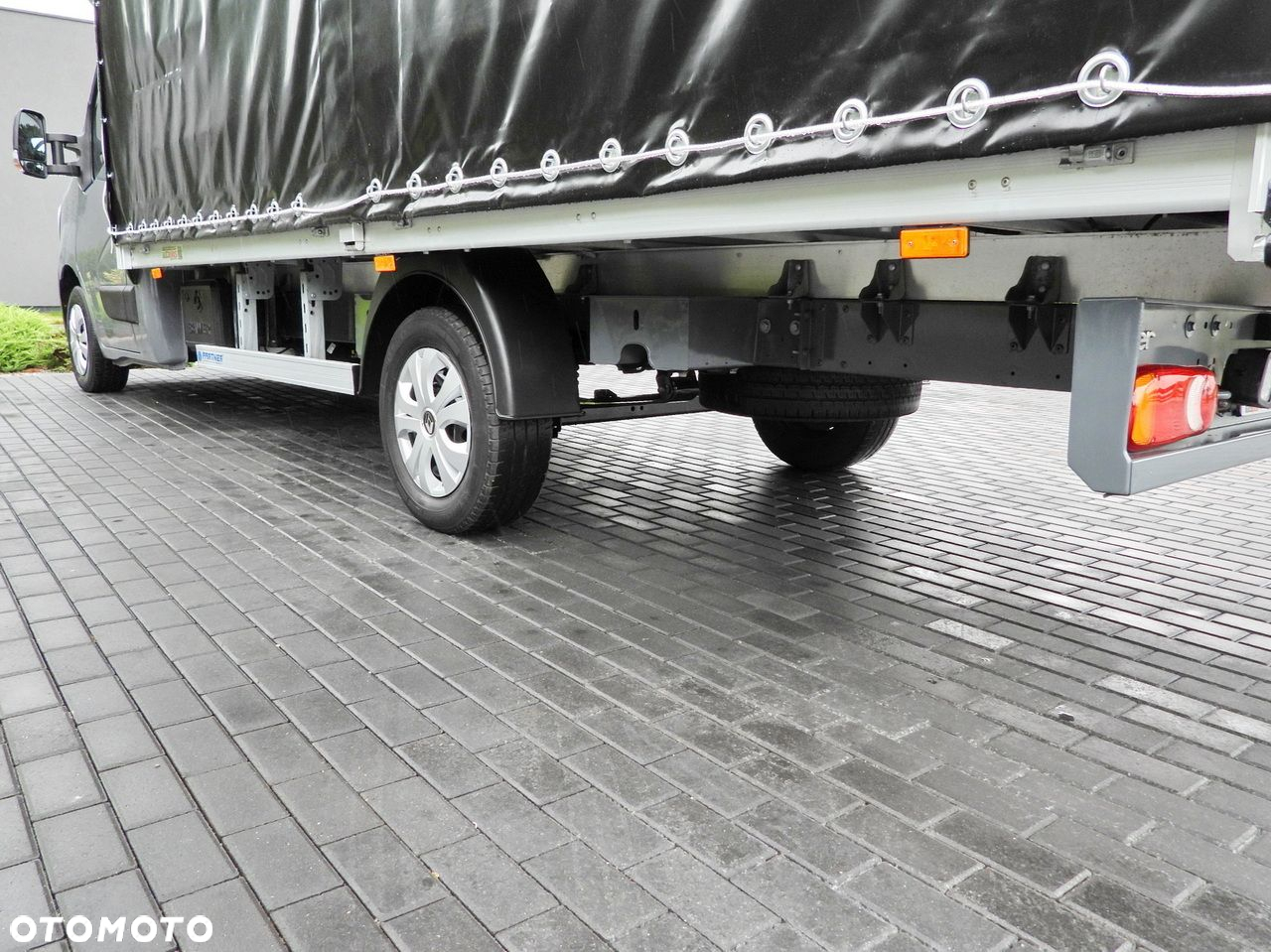 Renault MASTER  PLANDEKA 10 PALET WEBASTO TEMPOMAT LEDY PNEUMATYKA KLIMATYZACJA  165KM - 17