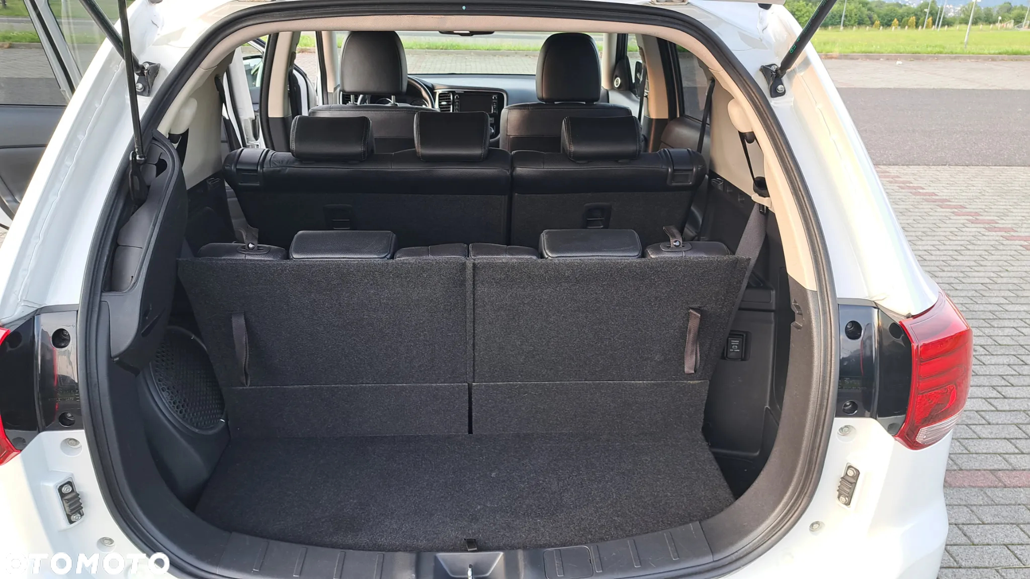 Mitsubishi Outlander 2.0 Instyle Navi 4WD CVT - 14