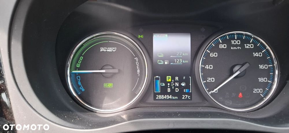 Mitsubishi Outlander Instyle NAVI + - 13