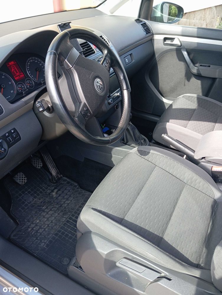 Volkswagen Touran - 5