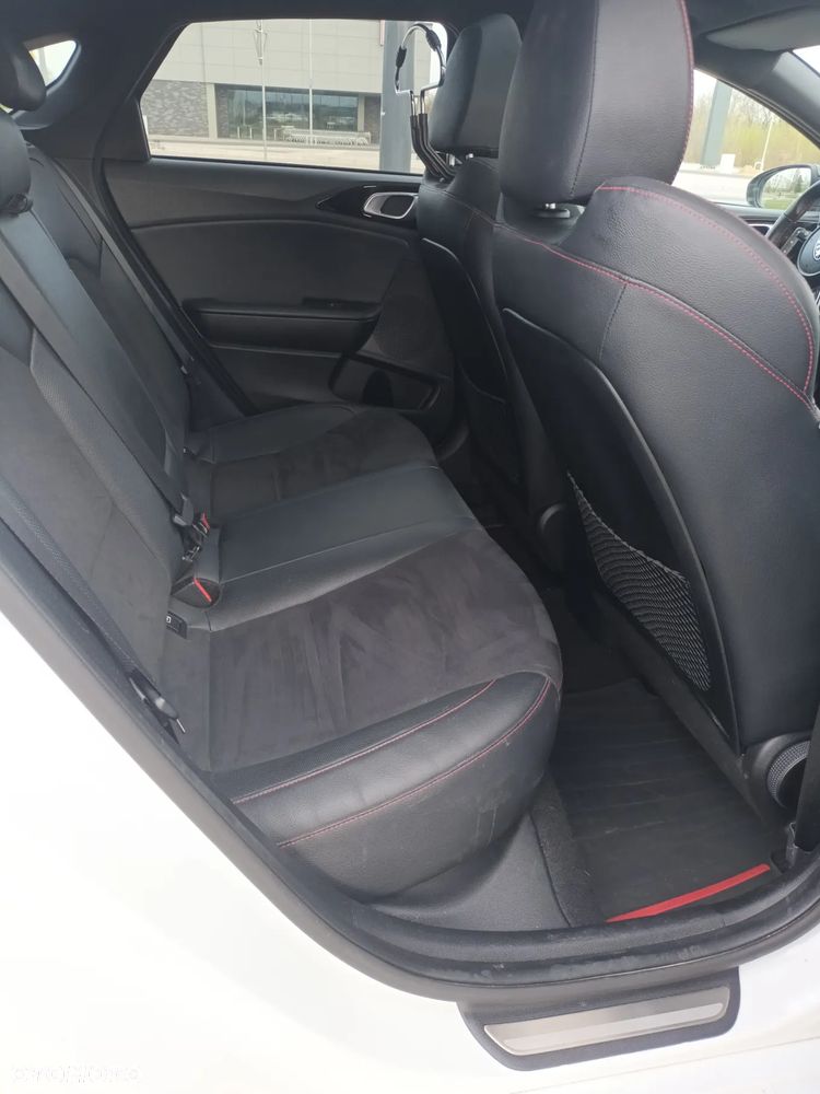 Kia ProCeed 1.6 T-GDI GT DCT - 13