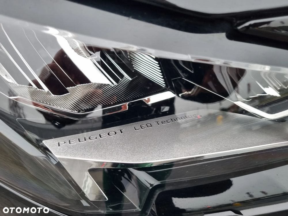 Peugeot 3008 1.2 PureTech Allure S&S EAT6 - 29