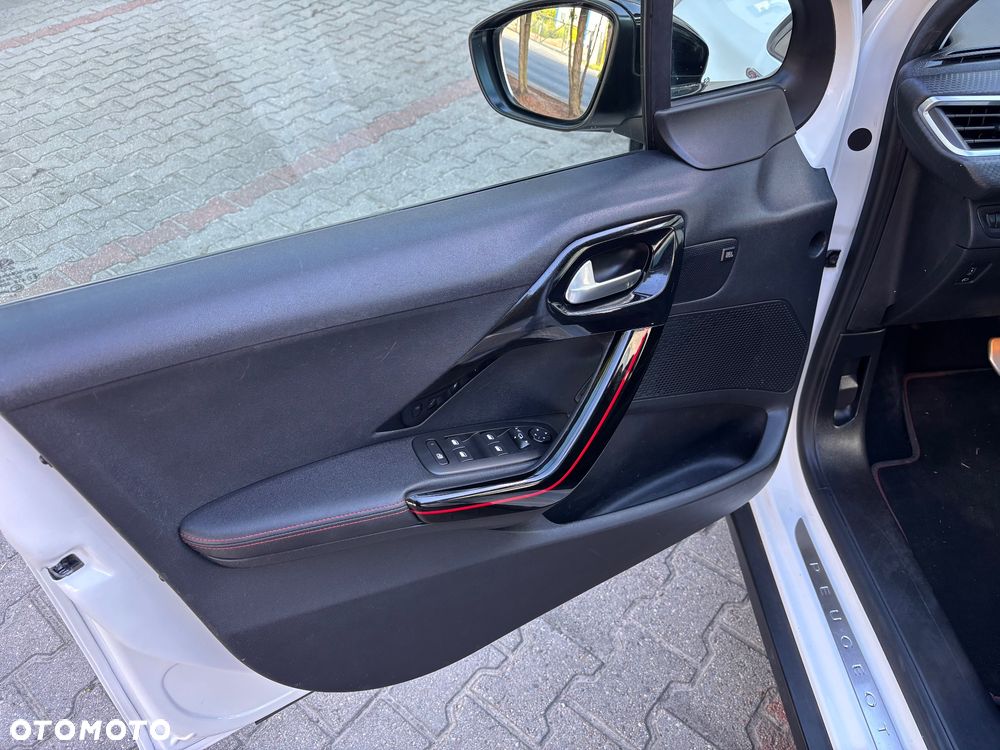 Peugeot 2008 PureTech 110 Stop&Start EAT6 GT-Line Edition - 26