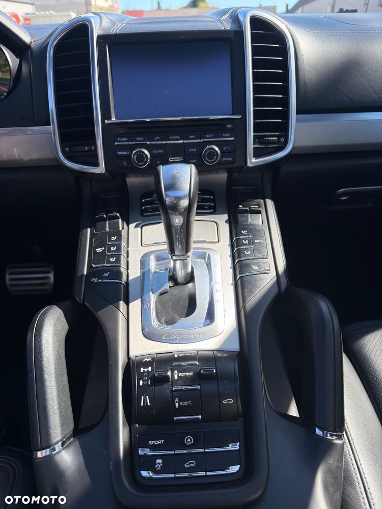 Porsche Cayenne - 21