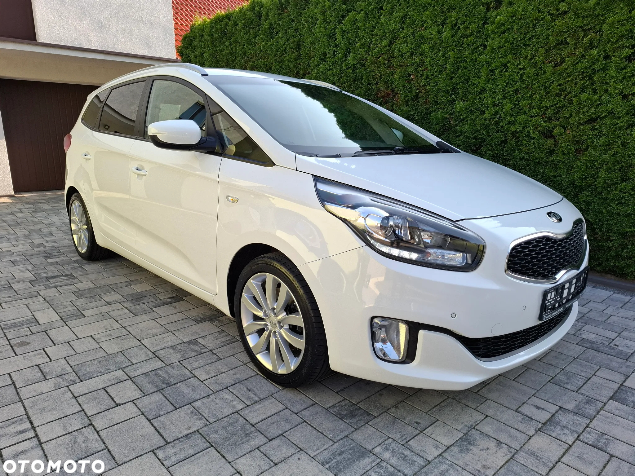 Kia Carens - 7