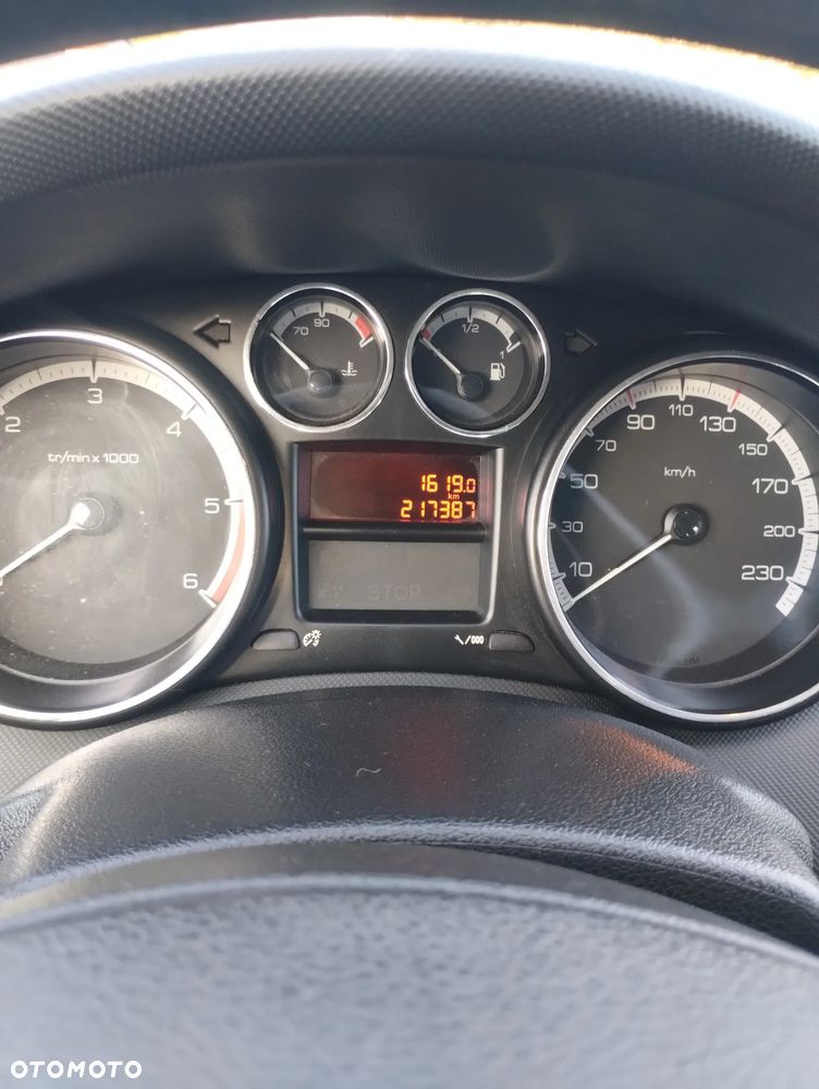 Peugeot 308 - 8