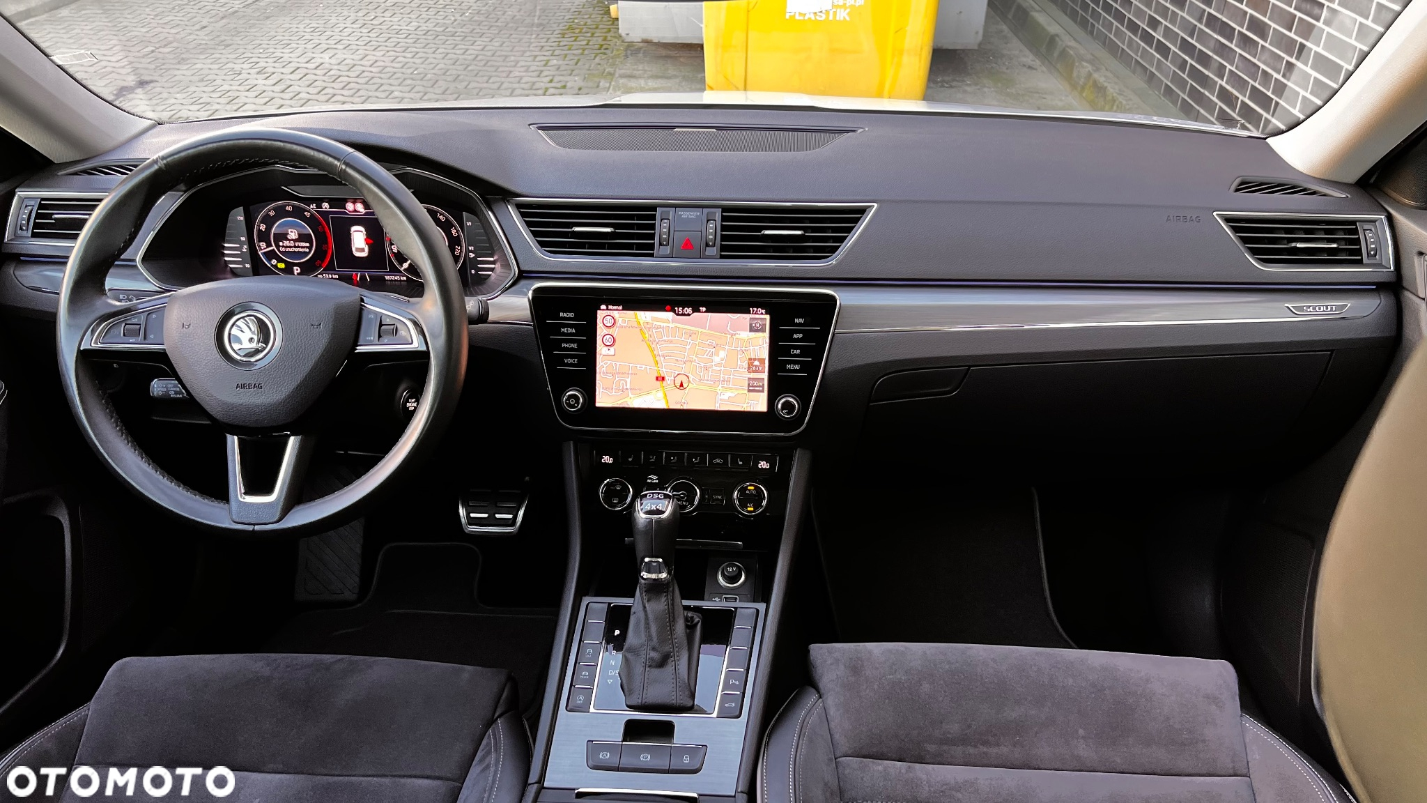 Skoda Superb Combi 2.0 TDI 4x4 DSG Scout - 32