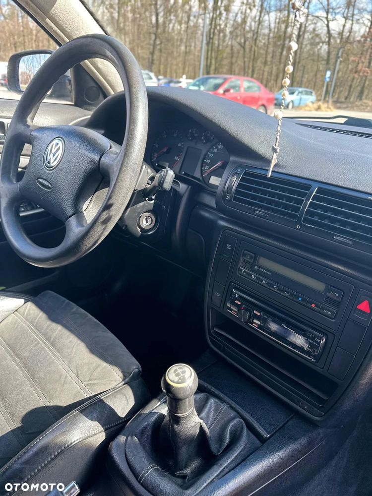 Volkswagen Passat 1.9 TDI - 14