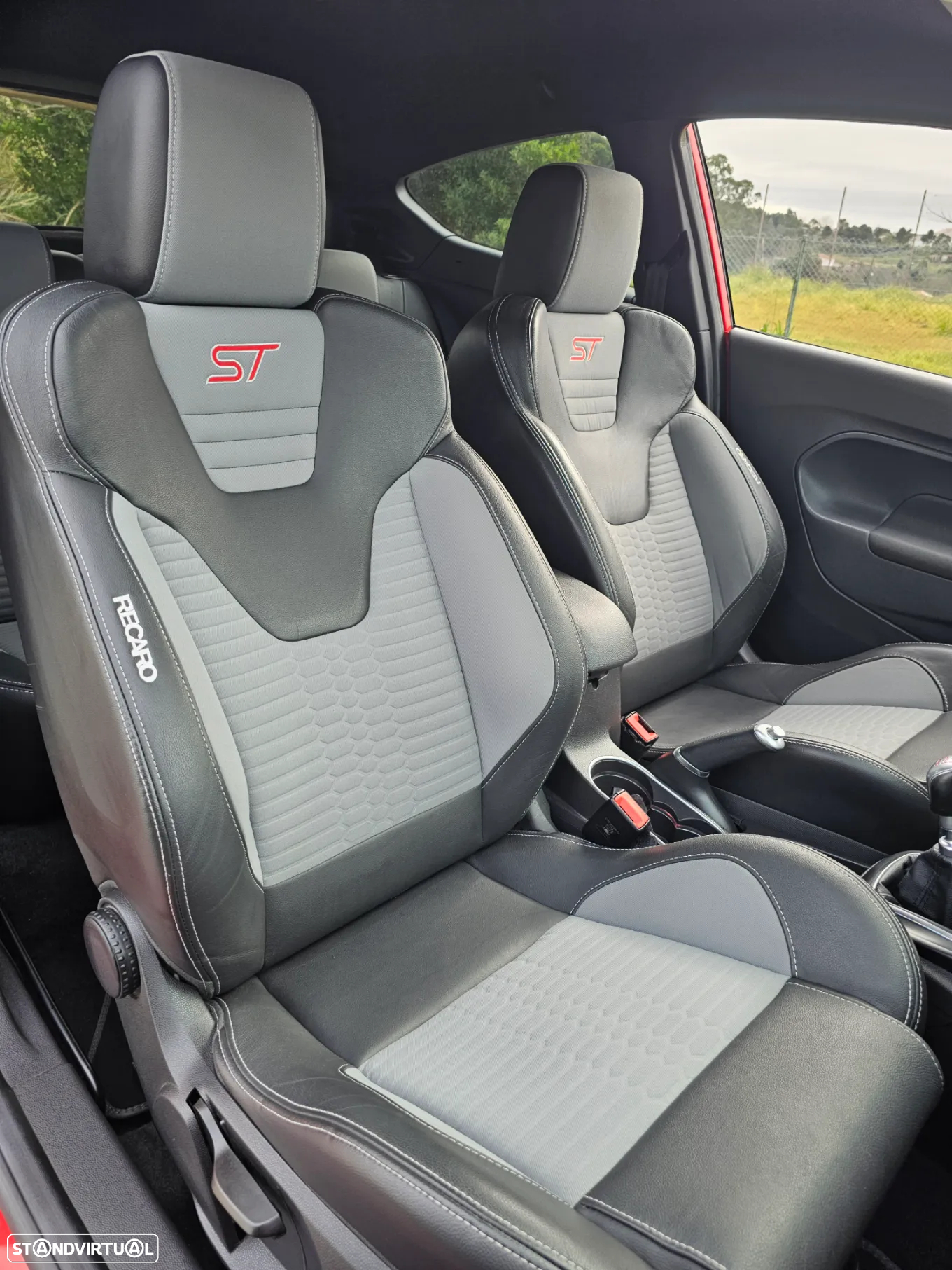 Ford Fiesta 1.6 EcoBoost c/ Pack Pele Desportiva ST - 12