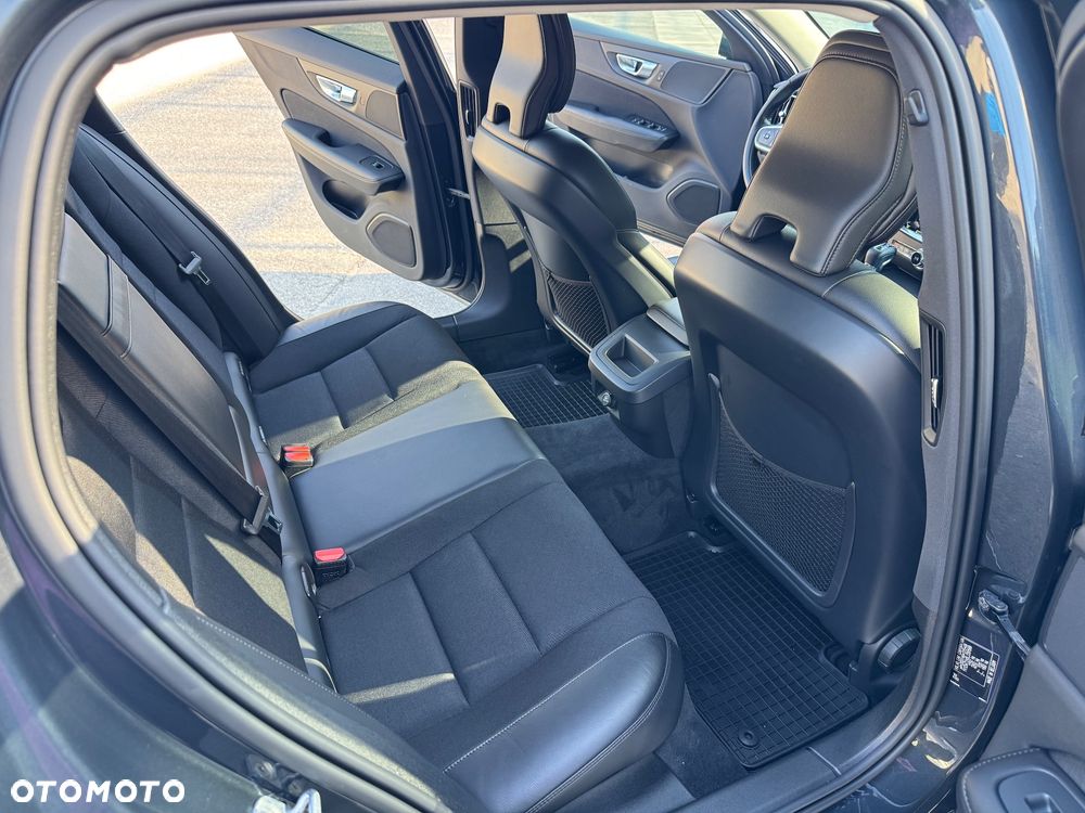 Volvo V60 D3 Geartronic Momentum Pro - 28