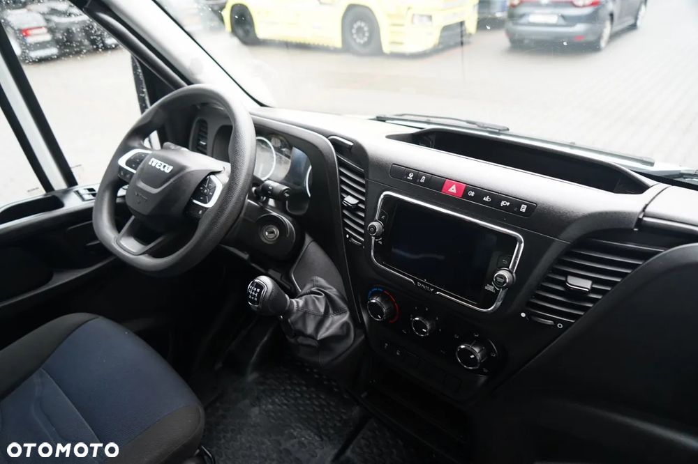 Iveco DAILY 35-160 / KONTENER 4,3 M / WINDA DHOLLANDIA  / BLIŹNIAK   DMC: 3500 KG /  2021 - 29
