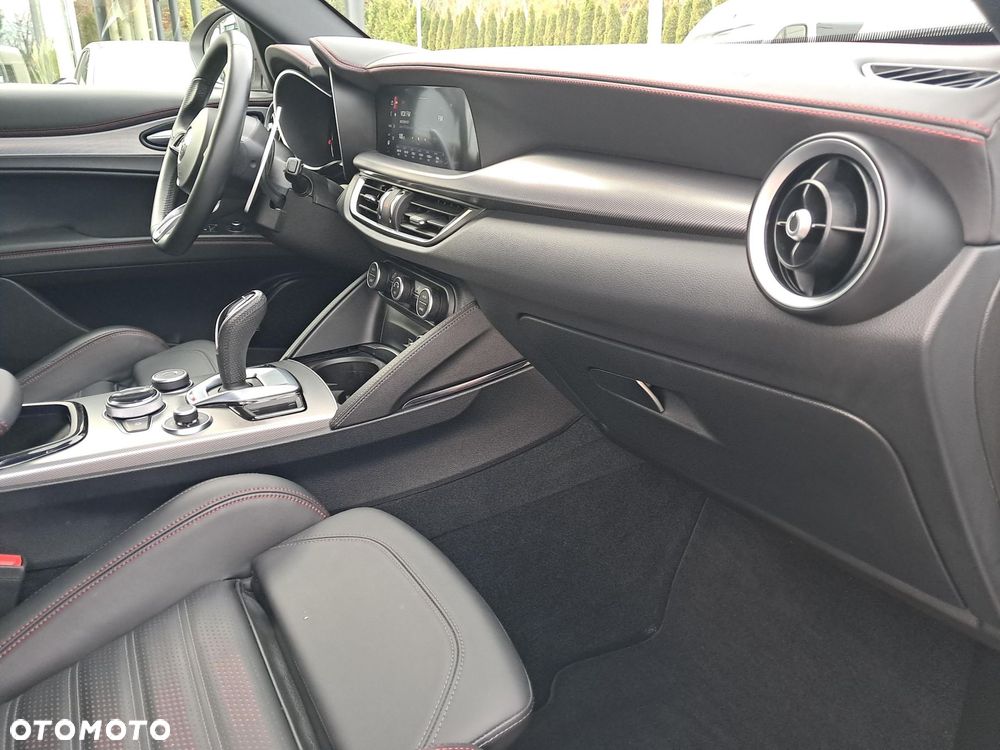 Alfa Romeo Stelvio - 23
