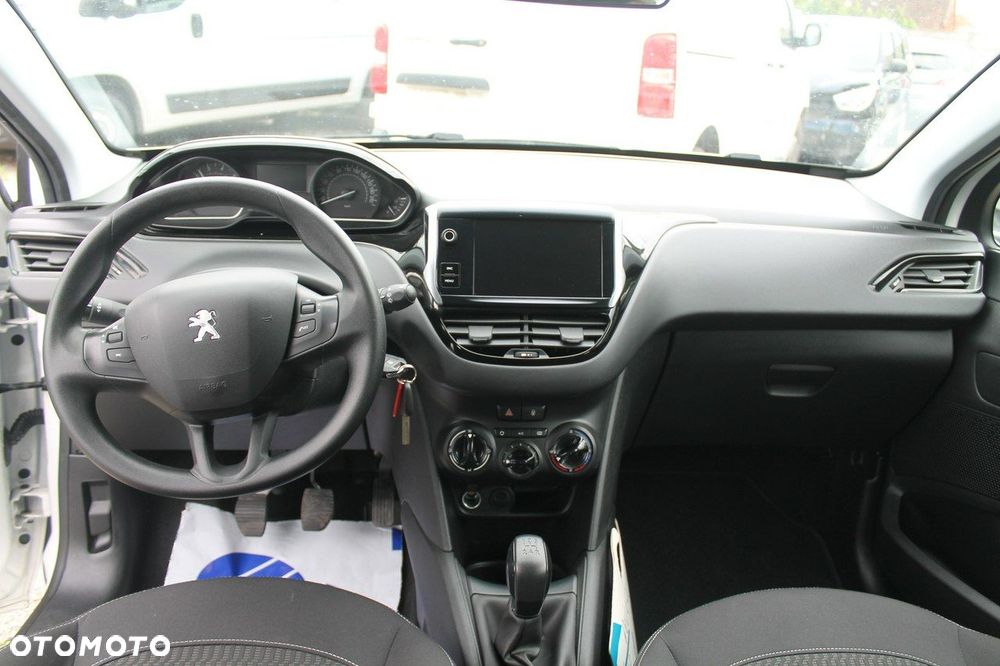 Peugeot 208 - 11