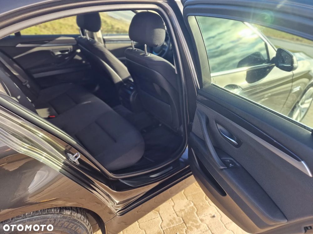 BMW Seria 5 518d - 24