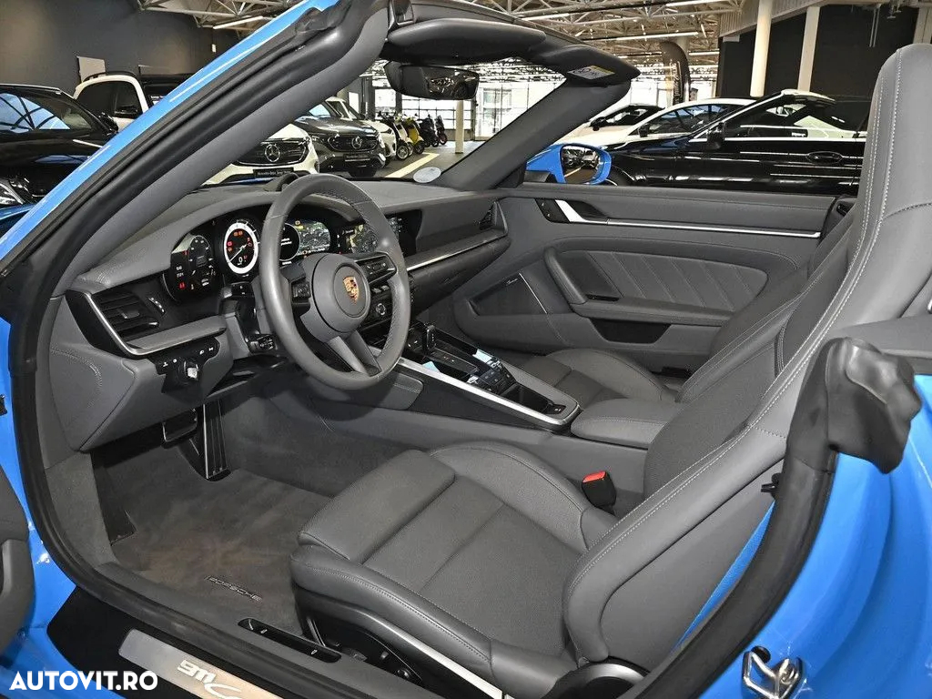 Porsche 911 Carrera 4 PDK - 4