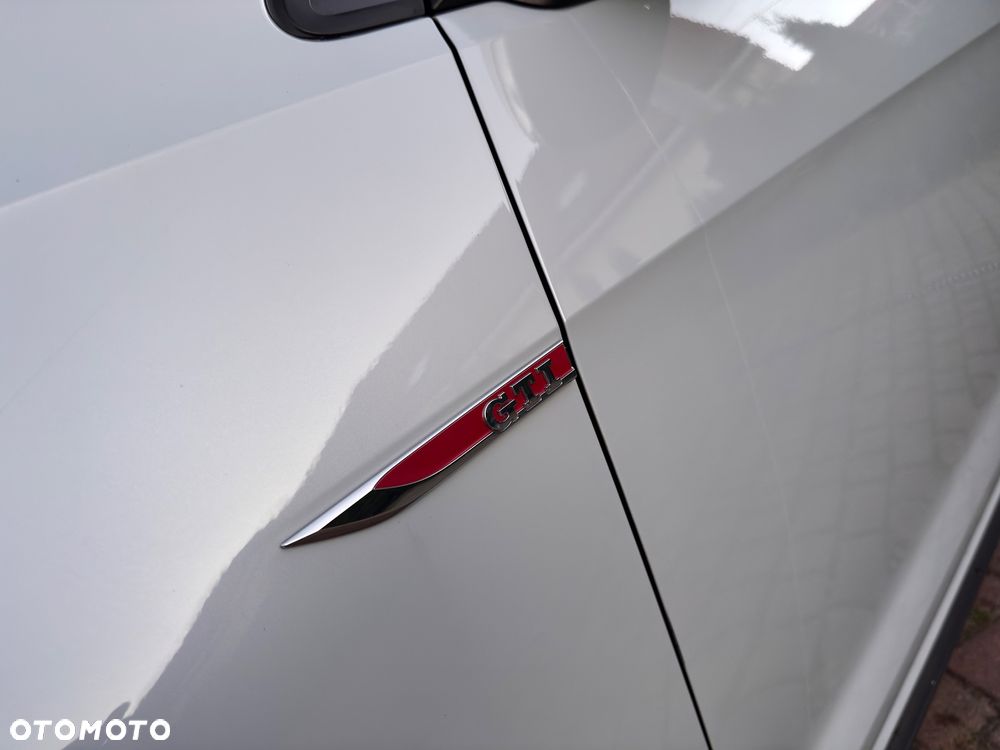 Volkswagen Golf GTI (BlueMotion Technology) - 9