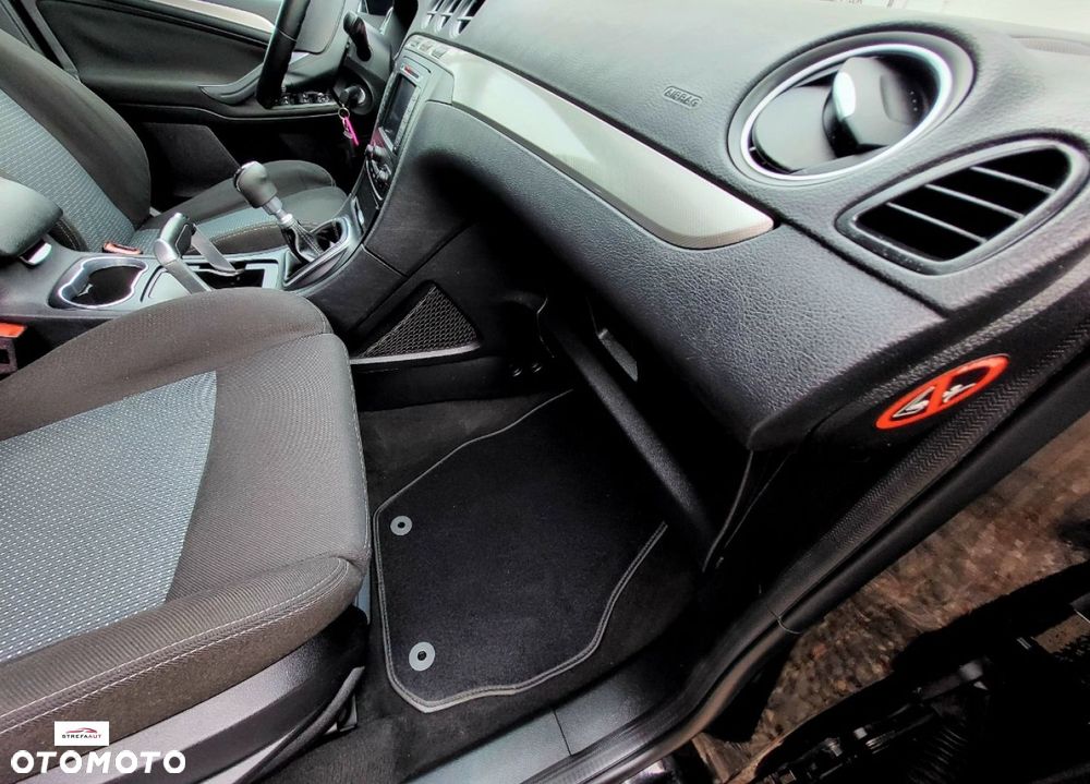 Ford S-Max - 14