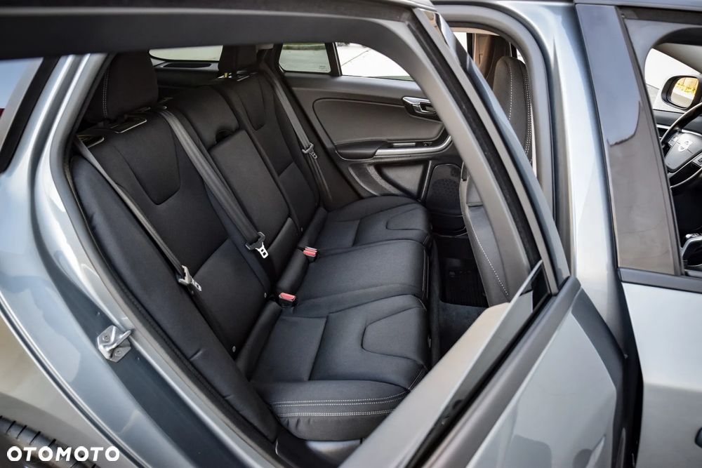 Volvo V60 D3 Drive-E Momentum - 27