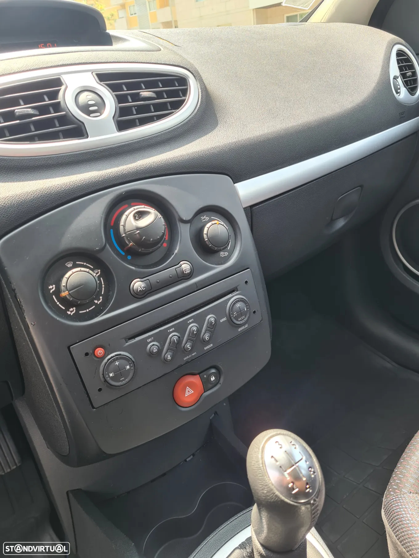 Renault Clio 1.2 16V Confort - 4
